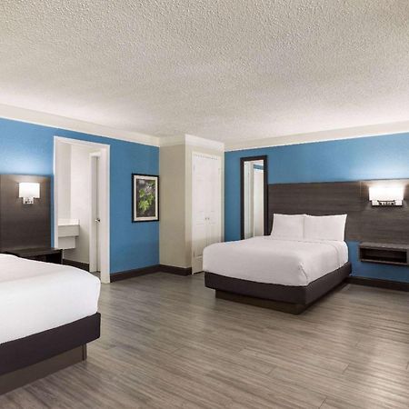 La Quinta Inn By Wyndham San Antonio I-35 N At Toepperwein Exterior photo