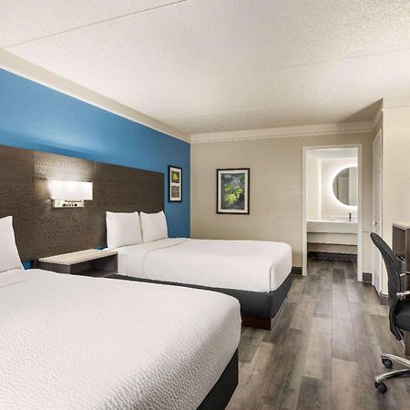 La Quinta Inn By Wyndham San Antonio I-35 N At Toepperwein Exterior photo