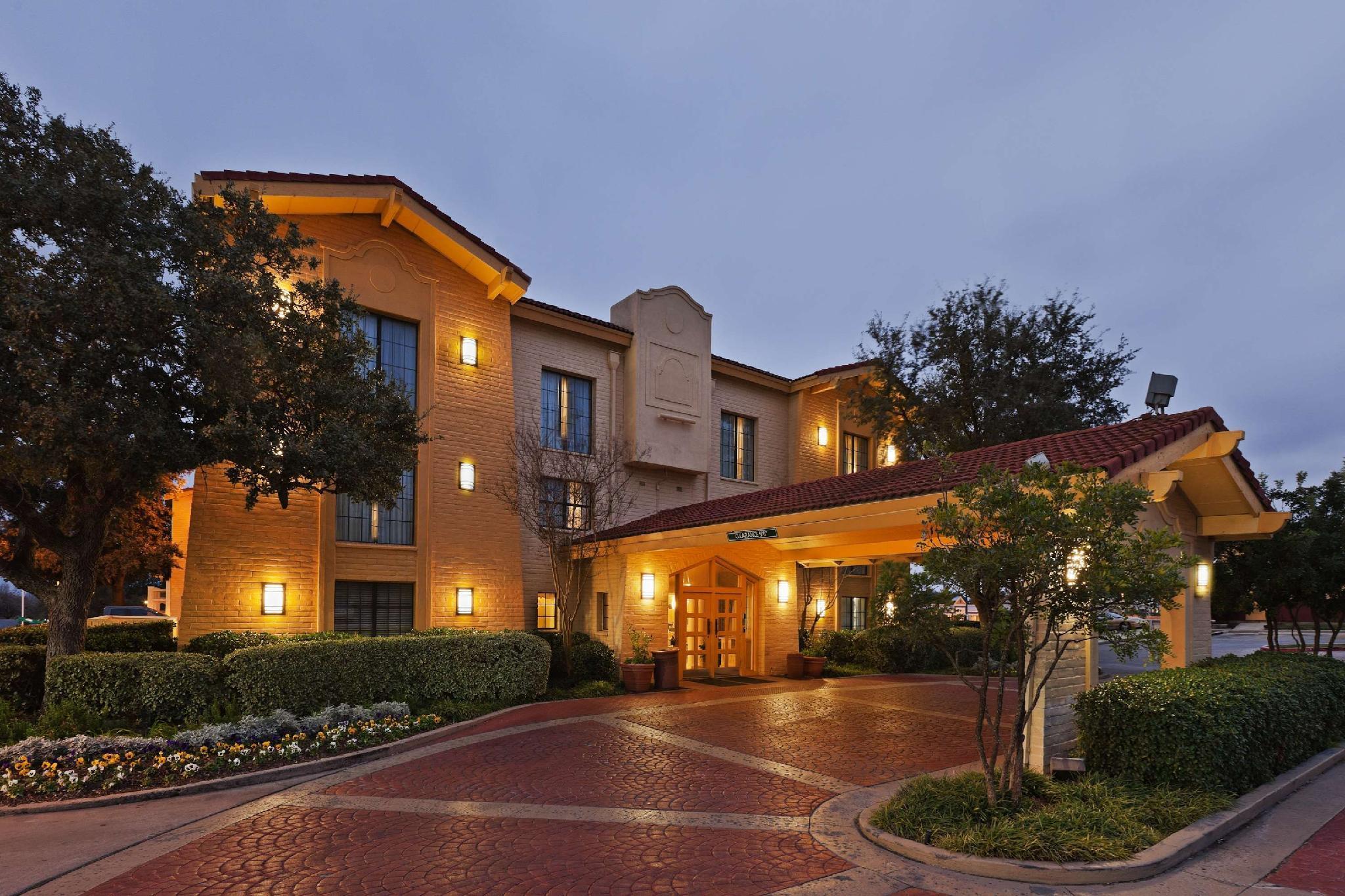 La Quinta Inn By Wyndham San Antonio I-35 N At Toepperwein Exterior photo