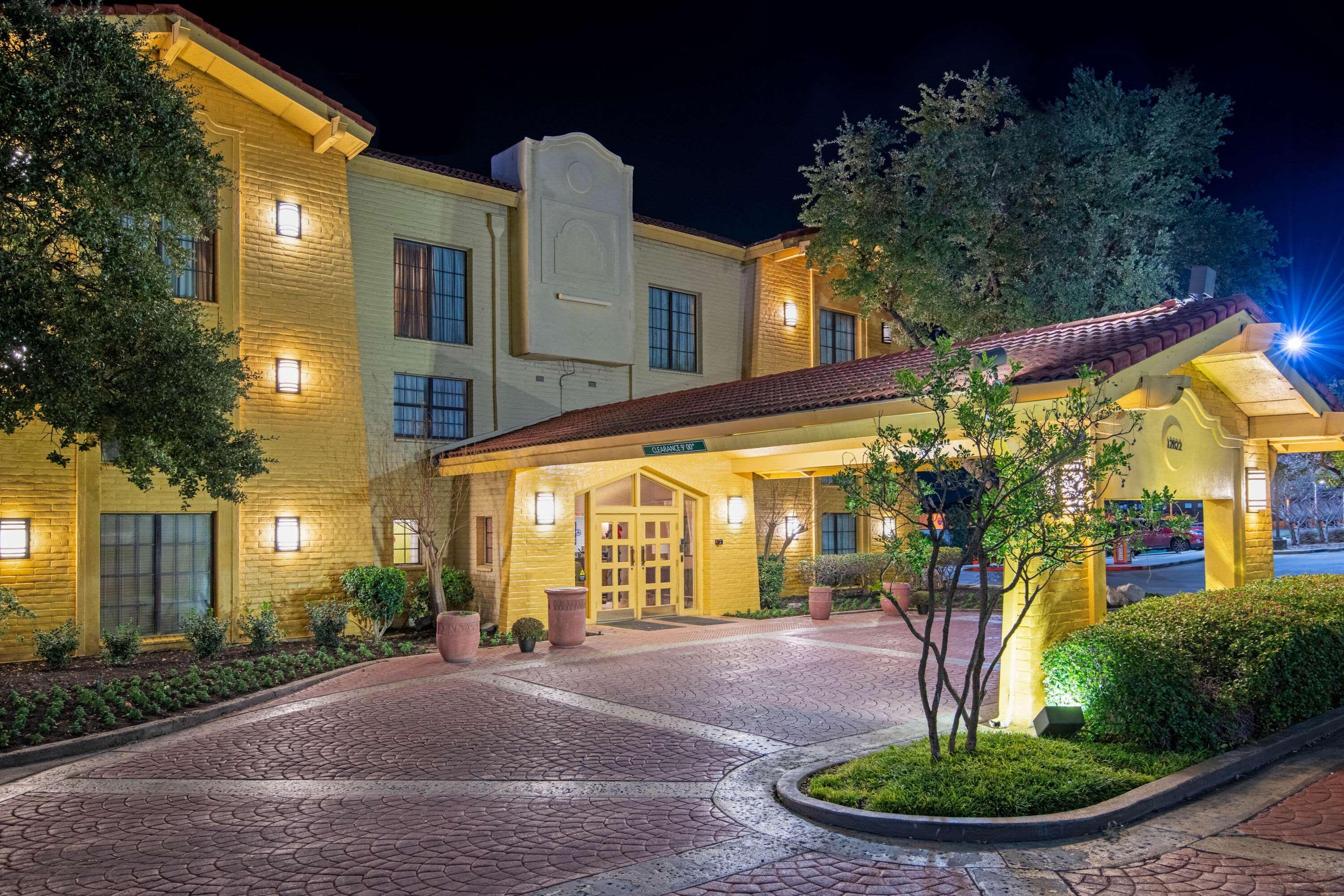 La Quinta Inn By Wyndham San Antonio I-35 N At Toepperwein Exterior photo