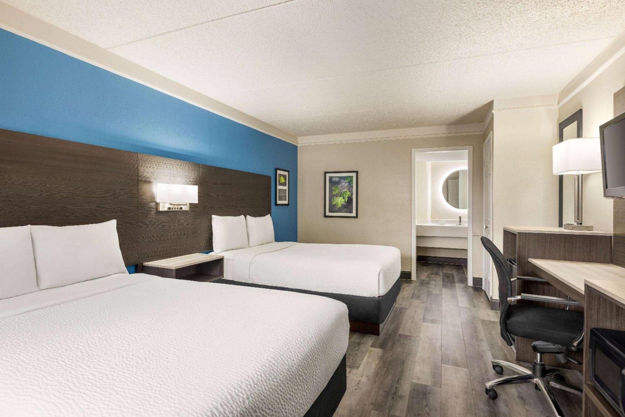 La Quinta Inn By Wyndham San Antonio I-35 N At Toepperwein Exterior photo