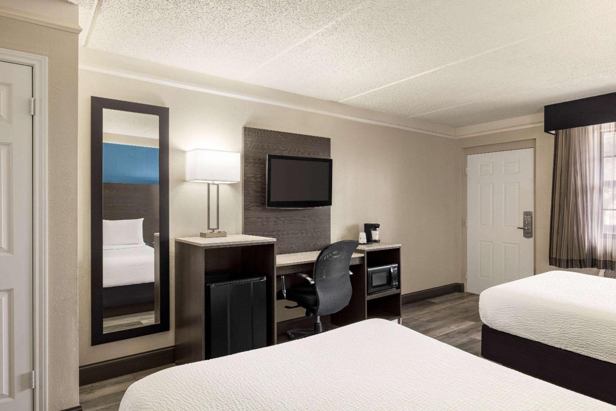 La Quinta Inn By Wyndham San Antonio I-35 N At Toepperwein Exterior photo