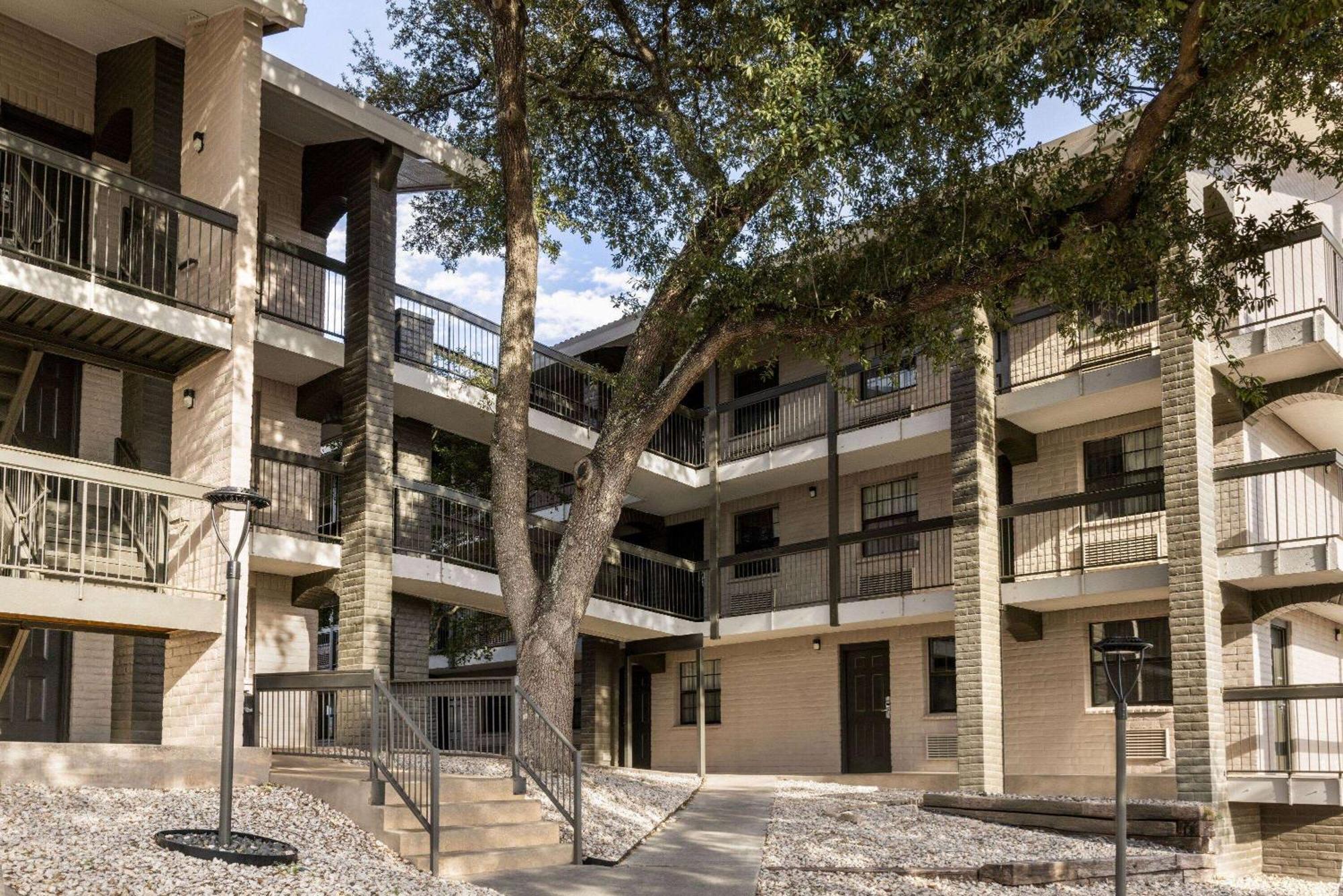 La Quinta Inn By Wyndham San Antonio I-35 N At Toepperwein Exterior photo